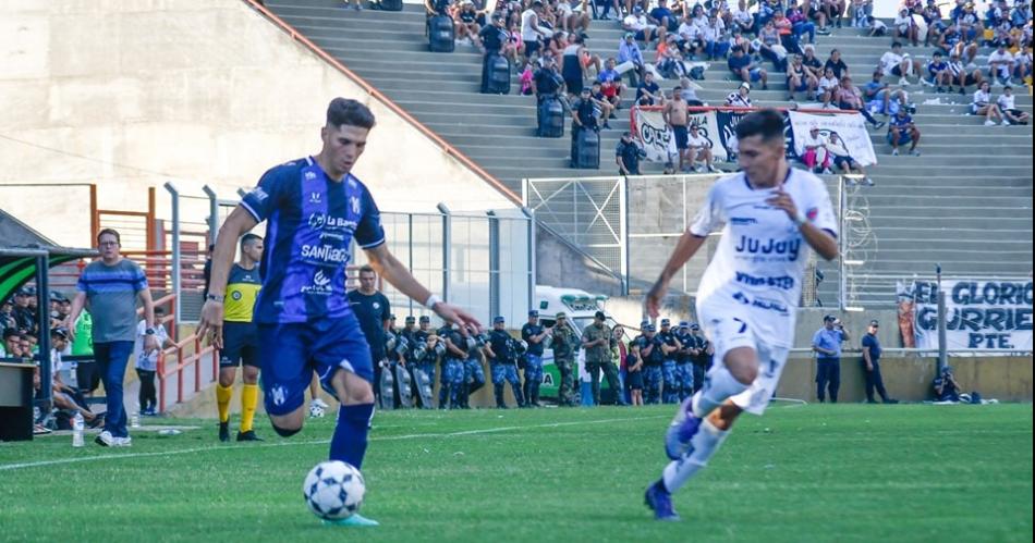 Sontildeado- Sarmiento goleoacute a Altos Hornos Zapla y ascendioacute al Federal A