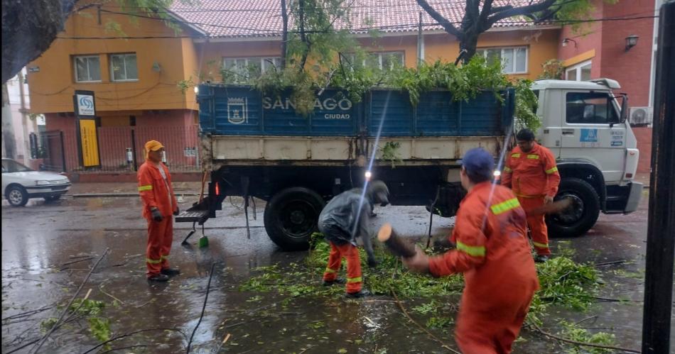 Ante los destrozos causados por las fuertes raacutefagas de viento se activoacute el Comiteacute de Emergencia 