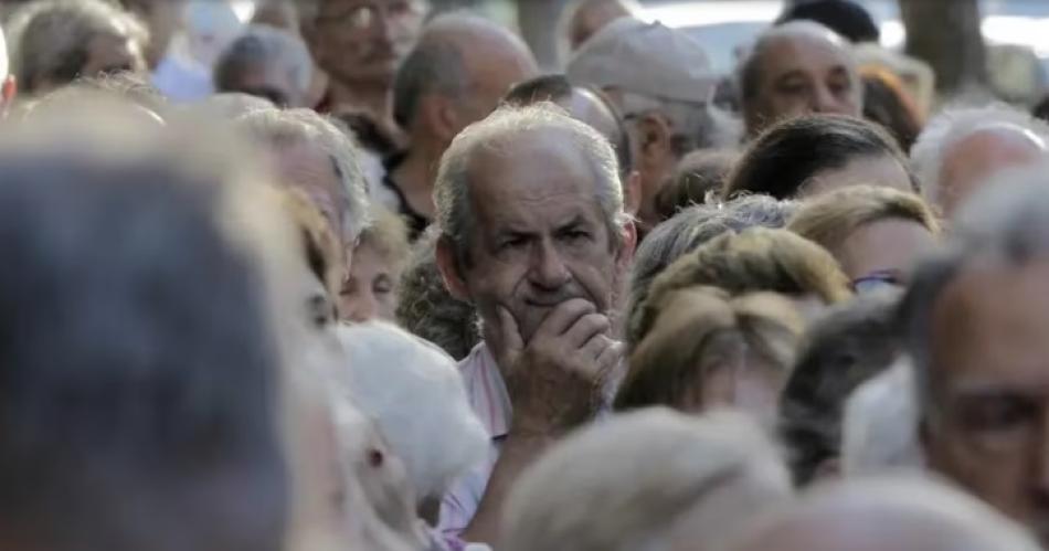 El poder adquisitivo de las jubilaciones y pensiones ya es el maacutes bajo desde la crisis del antildeo 2002