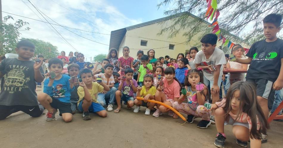 Brindan actividades recreativas a nintildeos del comedor Caritas Felices