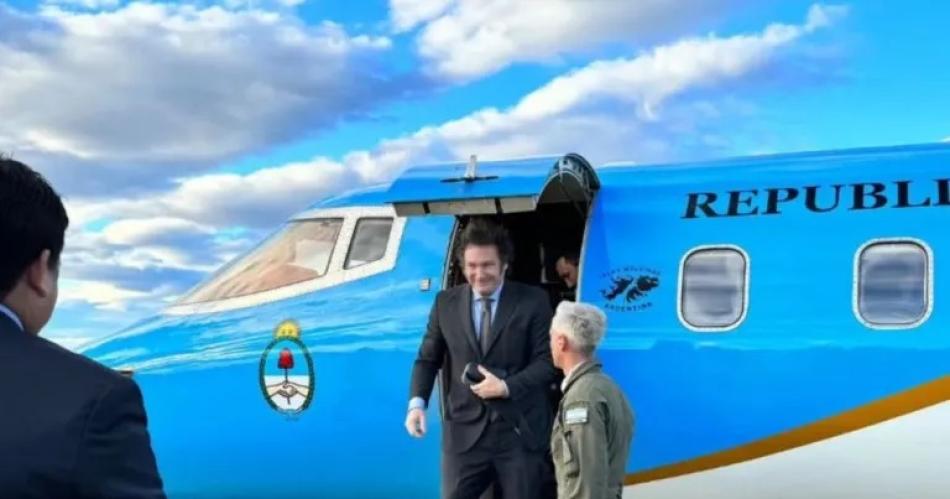 Milei analiza vender la flota presidencial y dejar un pequentildeo Learjet