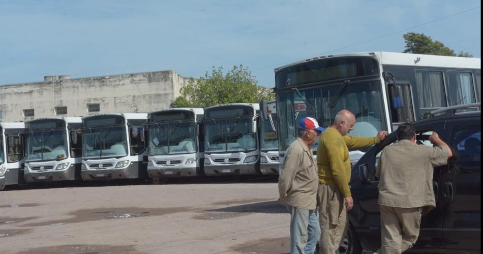 Sigue el paro y el conflicto de empresas y un sector de la UTA que tiene a los usuarios como cautivos