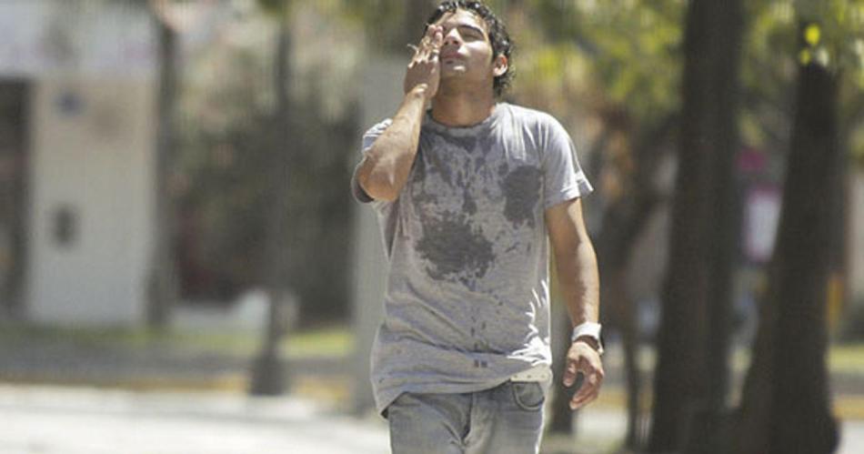 iexclArde la ciudad Maacutes de 39deg en Santiago 