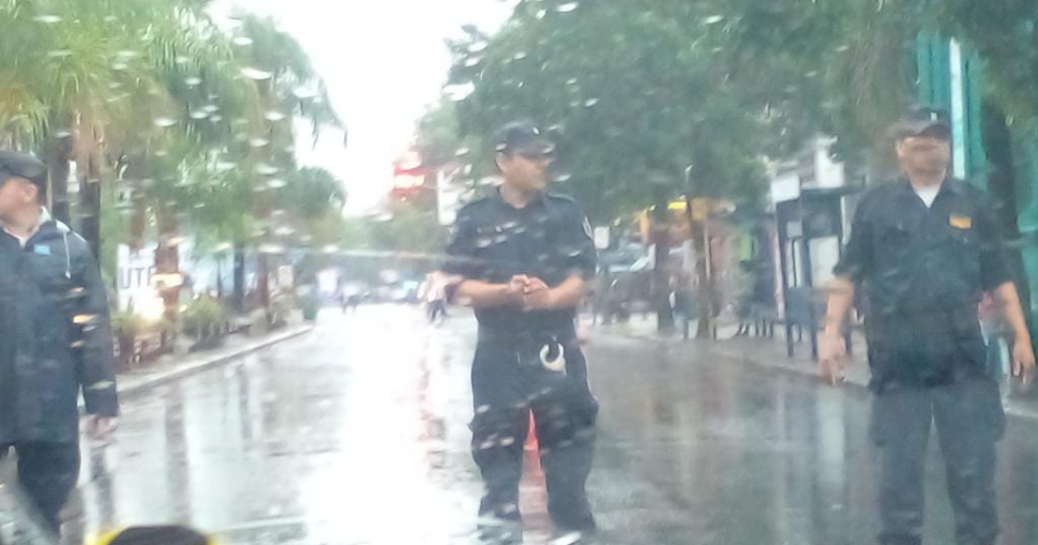 A pesar de la lluvia organizaciones sociales marcharon sobre Avenida Belgrano