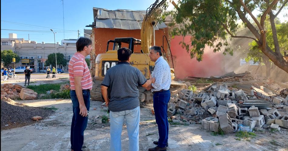 Avanza el proyecto de creacioacuten de un espacio verde en la interseccioacuten de avenida San Martiacuten y Alem