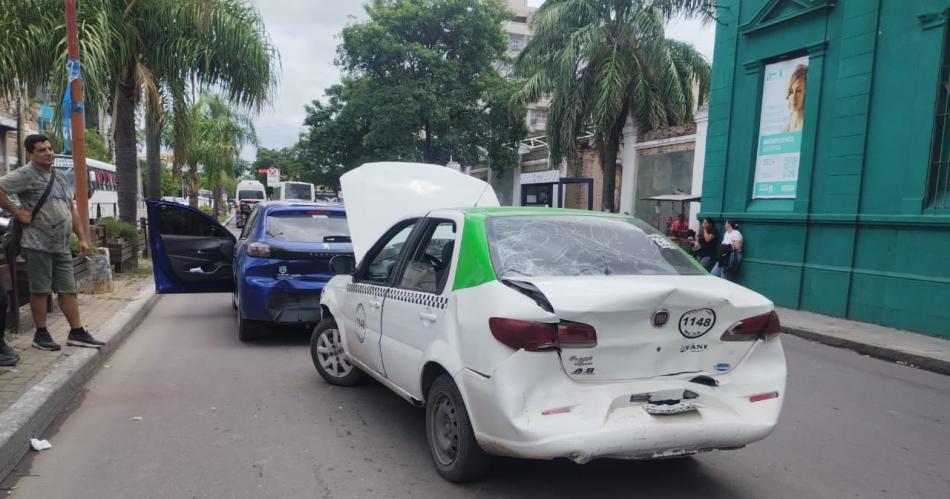 Choque en cadena provocoacute diversos dantildeos en plena avenida Belgrano