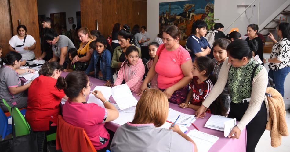 Se realizoacute un operativo de salud para completar la ficha meacutedica escolar