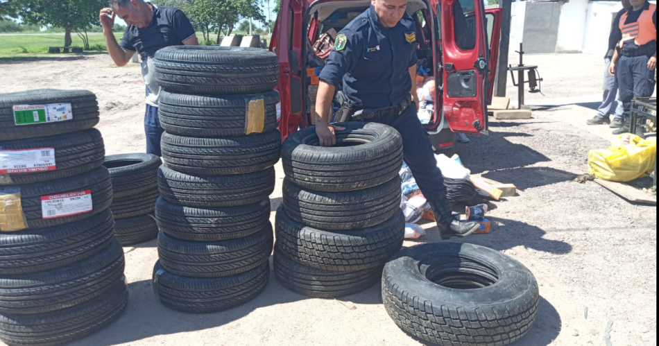 En control vehicular secuestran casi 50 neumaacuteticos que eran transportados de manera ilegal