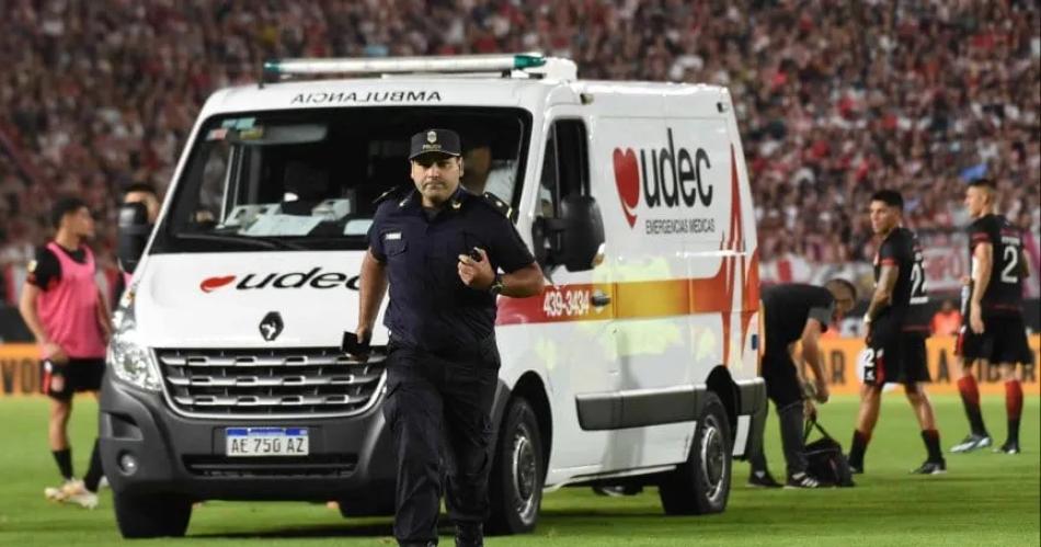 Se suspendioacute Estudiantes vs Boca tras la convulsioacuten de un jugador en medio del partido