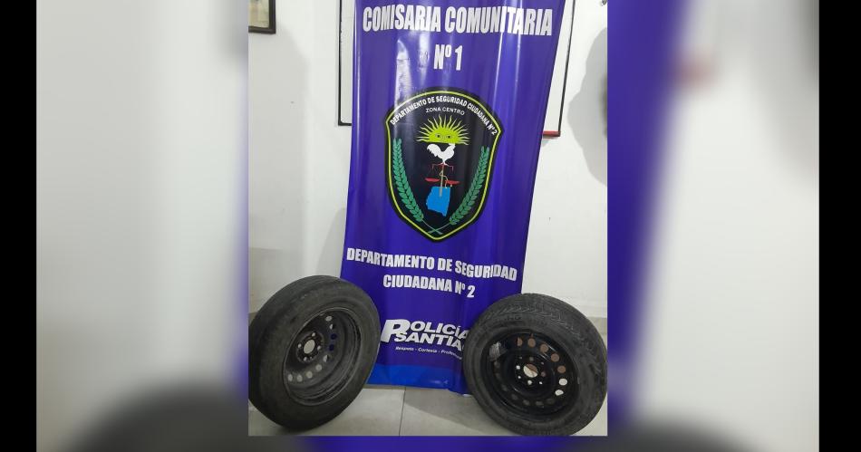 Recuperan ruedas que fueron robadas del interior de un vehiacuteculo