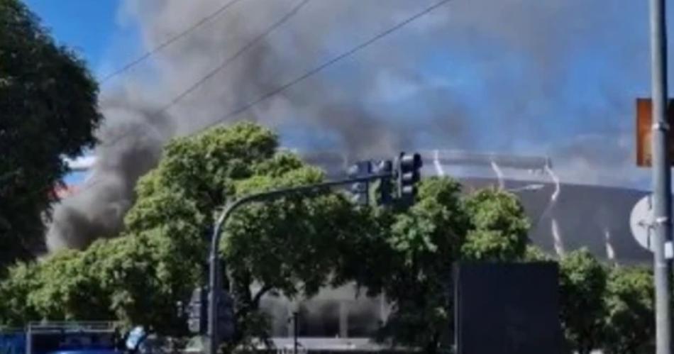 Un incendio en el Monumental movilizoacute a 3 dotaciones de Bomberos 