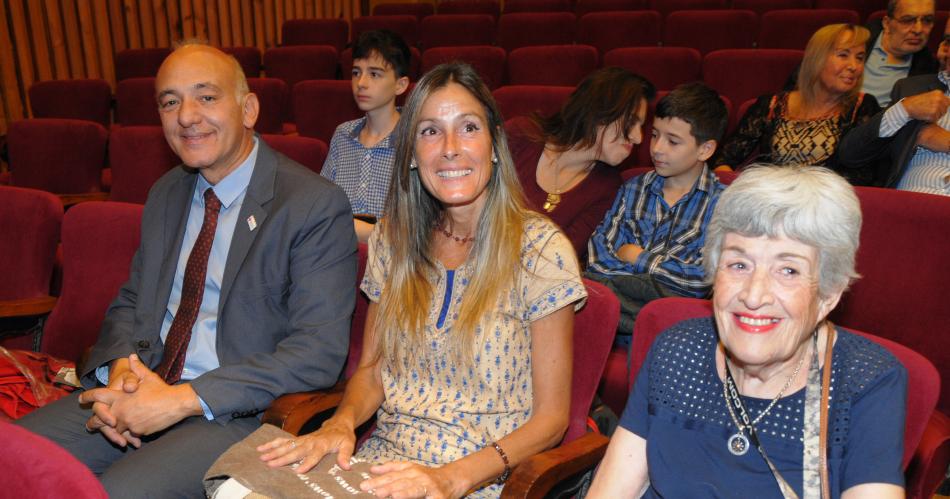 EMOTIVO ANIVERSARIO DE LA FUNDACIOacuteN MUJER