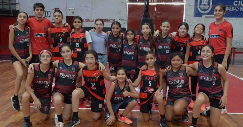 TORNEO DE BAacuteSQUET FEMENINO DE LA FEDERACIOacuteN SANTIAGUENtildeA