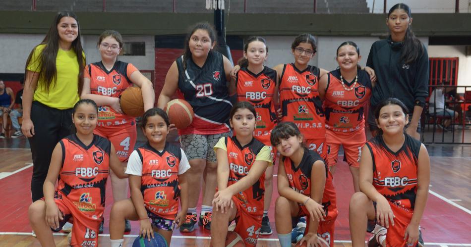 TORNEO DE BAacuteSQUET FEMENINO DE LA FEDERACIOacuteN SANTIAGUENtildeA