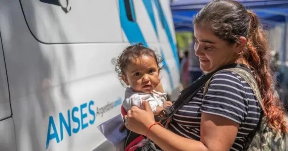 La AUH aumenta maacutes del 27-en-porciento- desde marzo- cuaacutento se cobraraacute por cada hijo