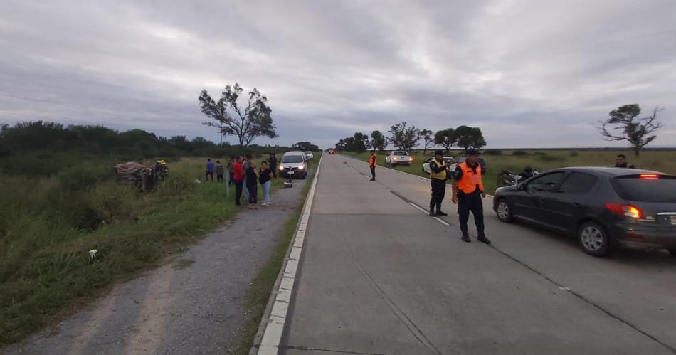 Volviacutea de un cumpleantildeos volcoacute con su auto y murioacute