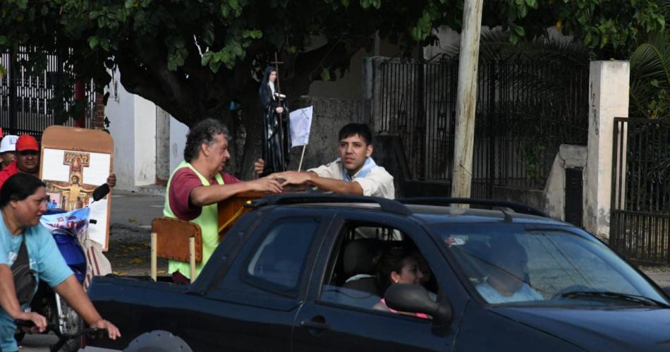 Emocionante muestra de fe en las callesen la 40ordf edicioacuten del Viacutea Crucis en Bicicleta