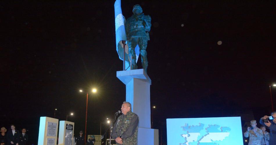 FOTOS  Emotiva vigilia en homenaje a los caiacutedos en Malvinas