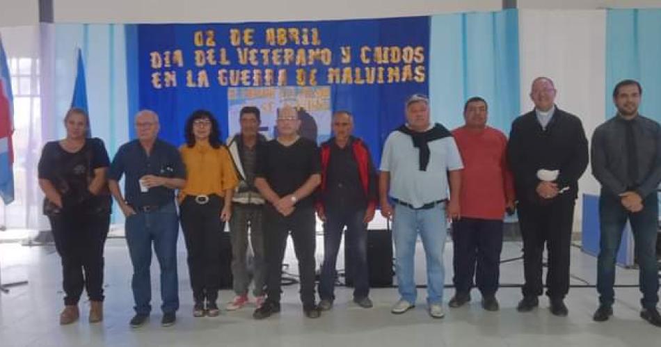 En Antildeatuya se homenajeoacute a los ex combatientes y a caiacutedos en Malvinas