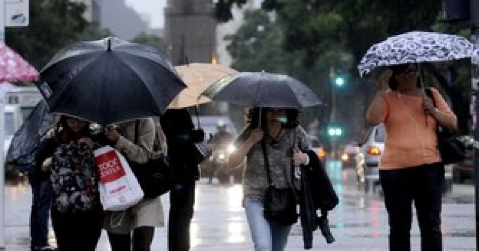 Un respiro- los diacuteas frescos  predominaraacuten esta semana y habraacute maacuteximas de 21ordm en Santiago   