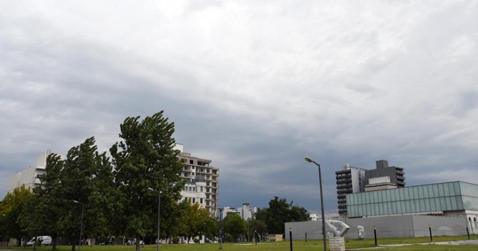 Tiempo en Santiago- se preveacute un viernes nublado y con lluvias aisladas