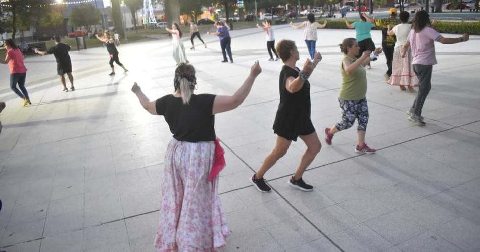 Todo Friacuteas a la plaza 9 de Julio por el Diacutea Mundial de la Actividad Fiacutesica