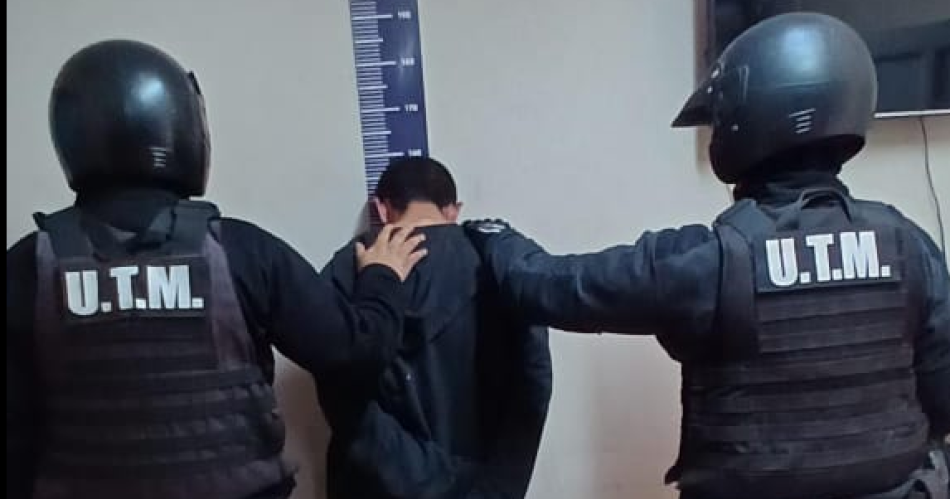 Harta de que le robara una mujer entregoacute a su hijo a la Policiacutea