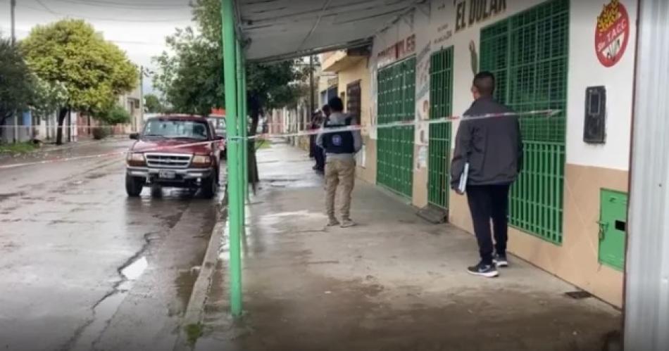 Jubilado le disparoacute a un joven y mientras agonizaba le recriminoacute- Te cansaste de robarme