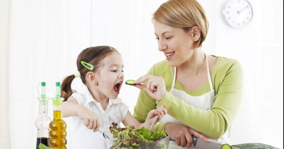 Chicos con sobrepeso y obesidad- la necesidad de controlar la alimentacioacuten de los nintildeos