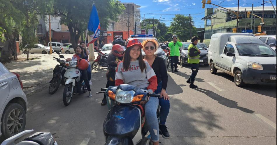 Multitudinaria caravana de Quimsa para festejar el tiacutetulo de la Basketball Champions League