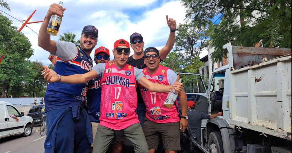 Multitudinaria caravana de Quimsa para festejar el tiacutetulo de la Basketball Champions League