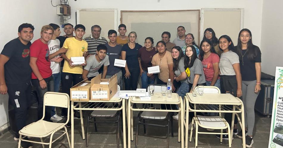 Programa Metas Digitales- Abdala entregoacute 150 tablets a alumnos del uacuteltimo curso del secundario