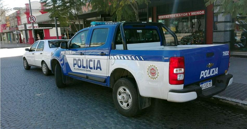 Dos policiacuteas desvalijaron una casa y cargaron el botiacuten en el patrullero