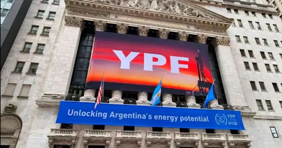 Juicio por YPF- Burford exigioacute que pasen a su nombre el 51-en-porciento- de las acciones 