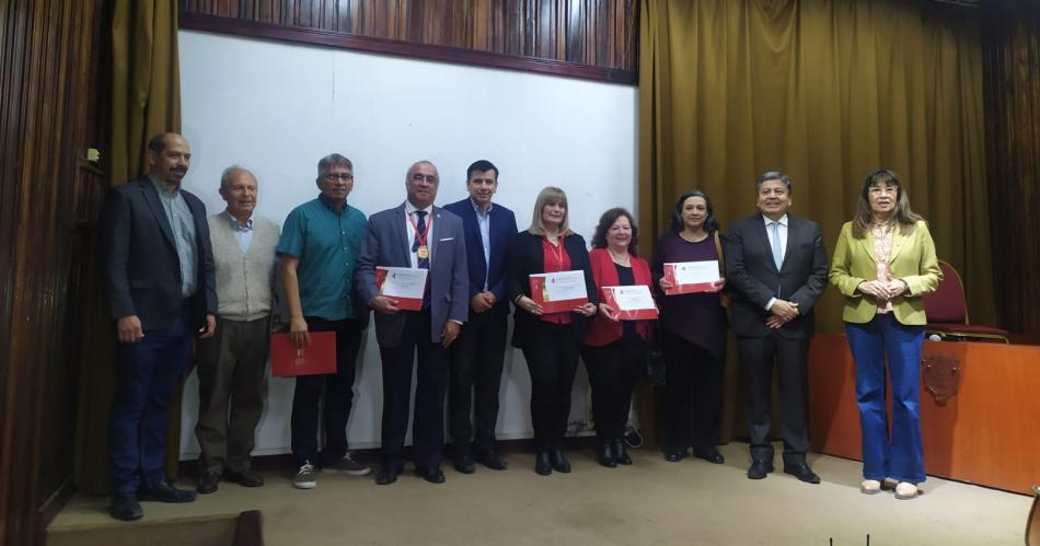 Premian obra literaria del escritor bandentildeo Joseacute Pepe Olivieri