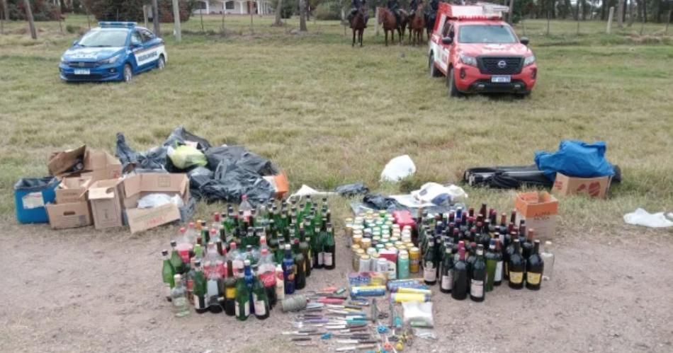 Operativo Superclaacutesico en Coacuterdoba- secuestran alcohol cuchillos y bengalas a hinchas de Boca