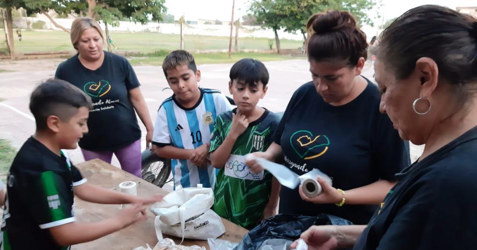 Abrigando Almas el Roperito Solidario de los bandentildeos que asiste a sectores vulnerables