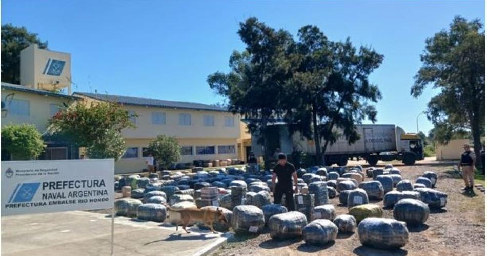 Prefectura secuestroacute maacutes de 3000000 de pesos en cubiertas en Las Termas