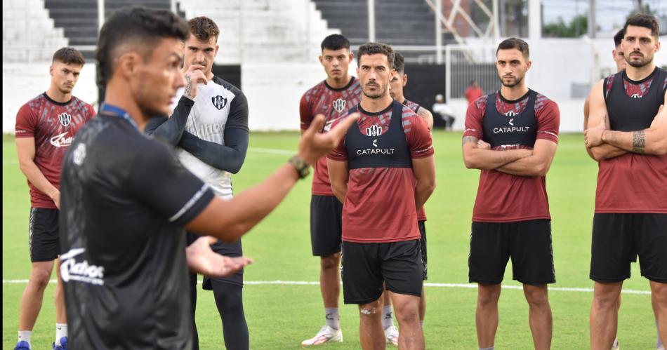 Gonzaacutelez Veacutelez- Intentaremos hacer que este equipo juegue bien al fuacutetbol