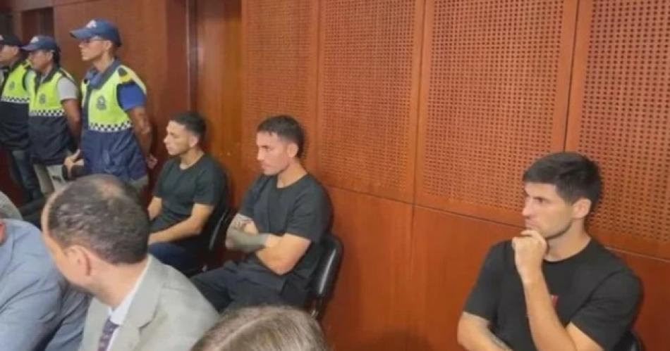 Veacutelez les rescindioacute el contrato a los jugadores acusados de abuso sexual 