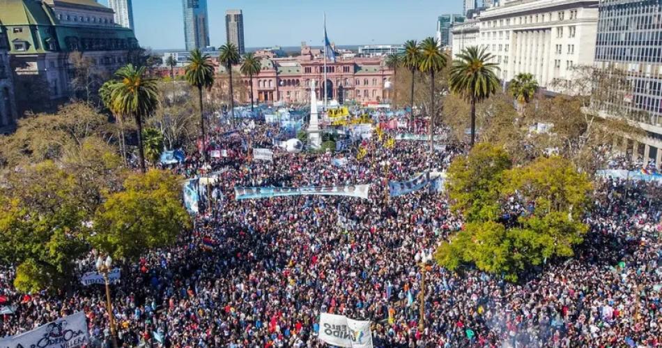 Masiva e histoacuterica Marcha Federal en apoyo a la Universidad Puacuteblica