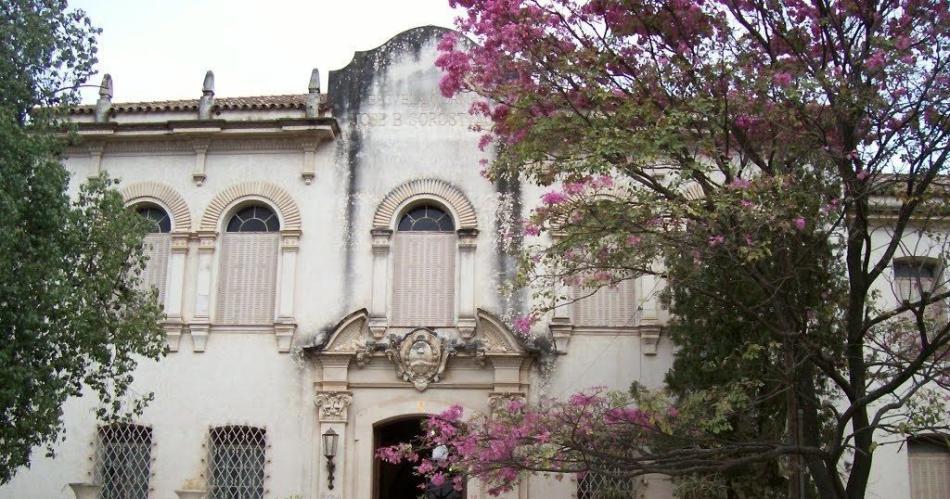 La palabra de la rectora tras la violenta pelea de madres en la Escuela Normal de La Banda