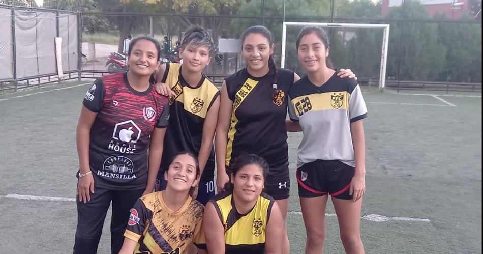 Se juega la sexta fecha del torneo de fuacutetbol 5 femenino de Chantildear League