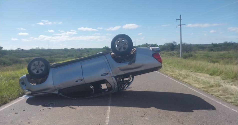 Ruta 6- el vuelco de una camioneta dejoacute a tres personas con heridas