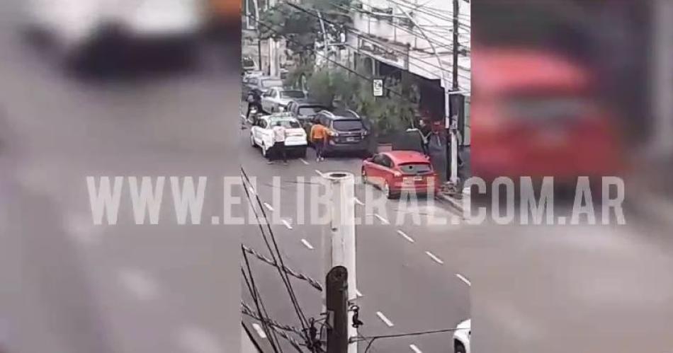 VIDEO El momento en el que el empresario es atacado con un cuchillo