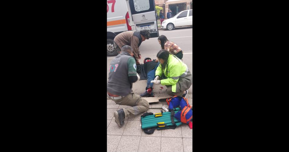 Mujer sufrioacute heridas al chocar contra un auto