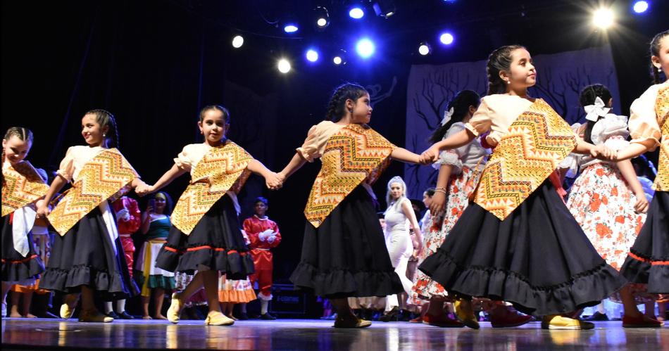 La escuela de danzas Rosina Baumann celebra sus 30 antildeos