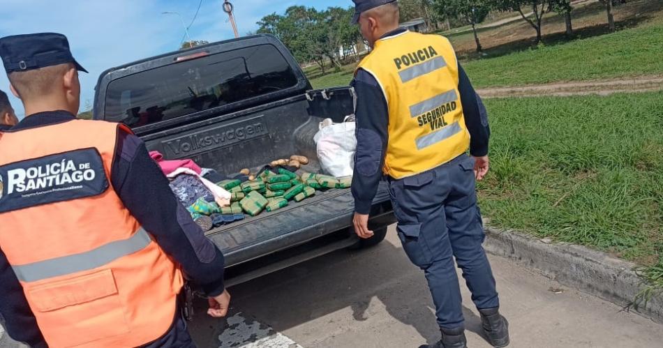 PROCEDIMIENTO Los uniformados detectaron los paquetes en la caja del rodado