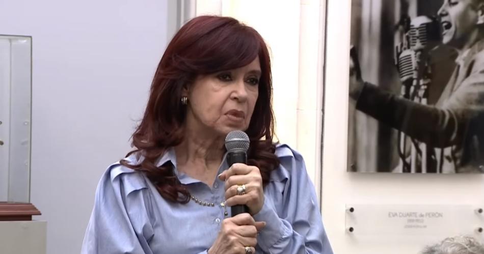 CFK reaparecioacute en el homenaje al Padre Mugica- Es ineacutedito este momento de individualismo