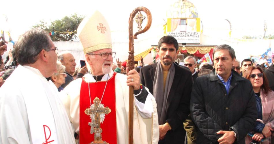 El Vicegobernador participoacute de la misa central del Sentildeor de los Milagros de Mailiacuten